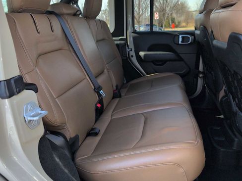 Used 2022 Jeep Wrangler Unlimited Rubicon w/ Cold Weather Group image 20