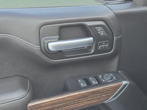Used 2019 Chevrolet Silverado 1500 High Country w/ Technology Package AWD/4WD image 9