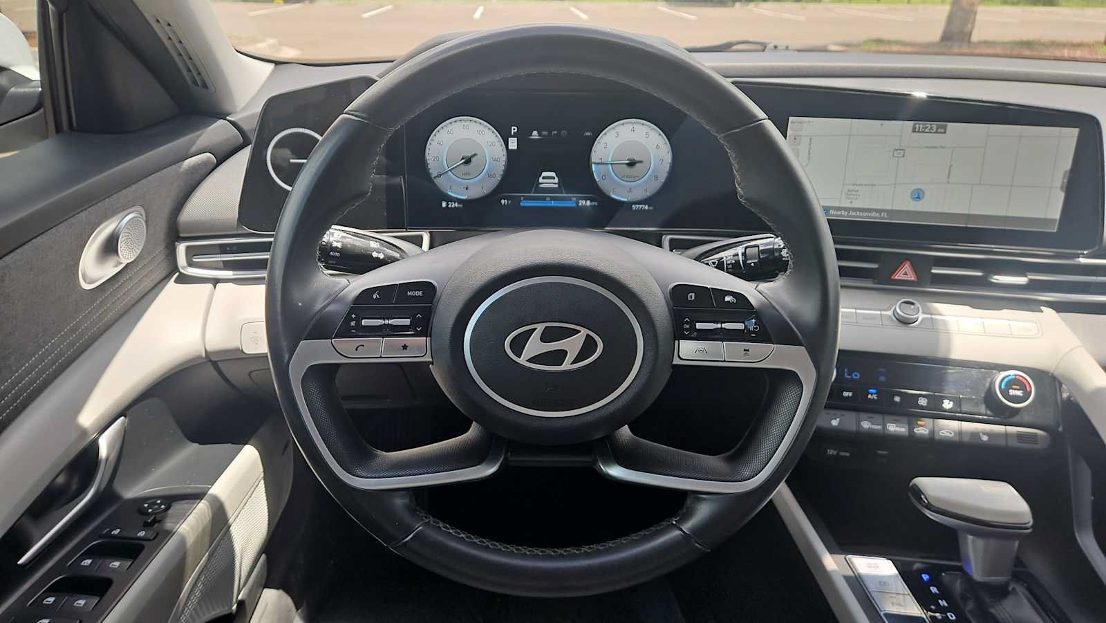 Used 2024 Hyundai Elantra Limited FWD image 11