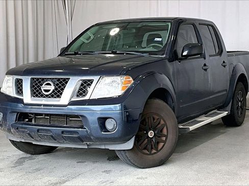 Used 2019 Nissan Frontier SV image 2