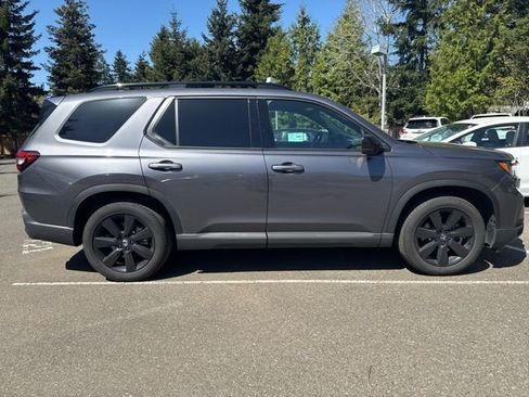 Used 2025 Honda Pilot Black Edition image 6