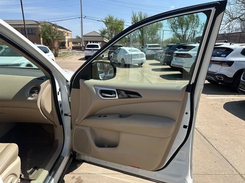 Used 2014 Nissan Pathfinder Platinum w/ Platinum Premium Package image 23