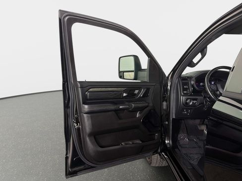 Used 2025 RAM 1500 Limited AWD/4WD image 32