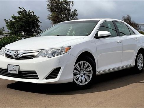 Used 2013 Toyota Camry LE image 1