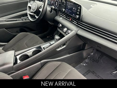 Used 2022 Hyundai Elantra SEL w/ Convenience + Premium Package image 16