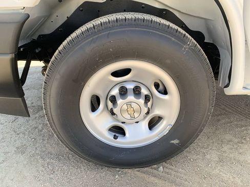 New 2026 Chevrolet Express 2500 RWD image 31