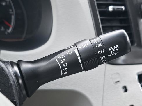 Used 2013 Toyota Sienna LE w/ Towing Pkg image 23