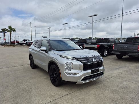 Used 2023 Mitsubishi Outlander SE image 4