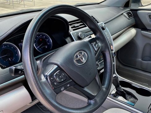 Used 2017 Toyota Camry LE FWD image 10