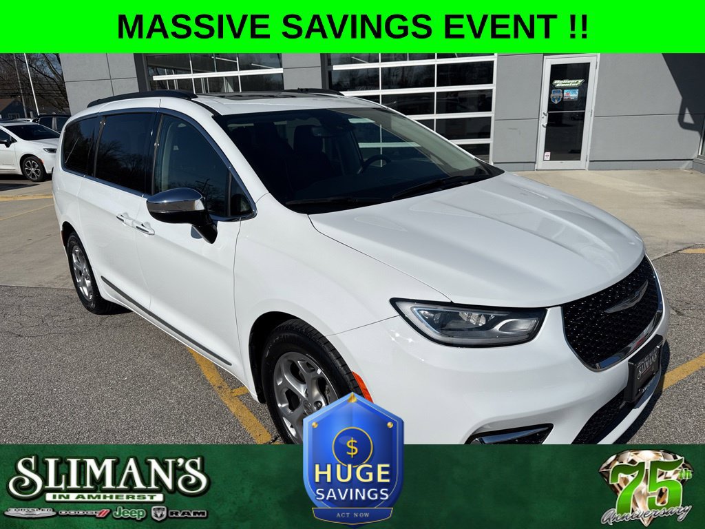 Used 2023 Chrysler Pacifica Limited FWD image 1