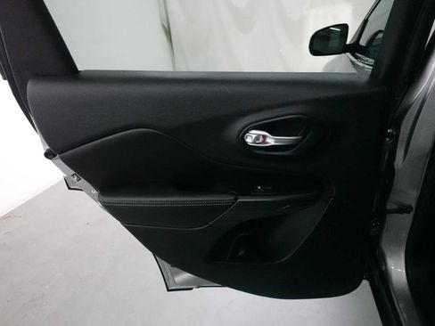 Used 2016 Jeep Cherokee Limited AWD/4WD image 21