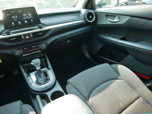 Used 2019 Kia Forte LXS FWD image 11
