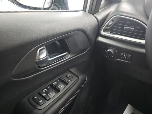 New 2026 Chrysler Voyager LX image 28