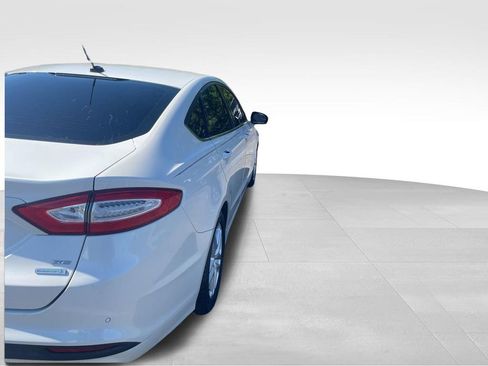 Used 2016 Ford Fusion SE FWD image 5
