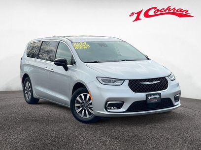 Used 2024 Chrysler Pacifica Select