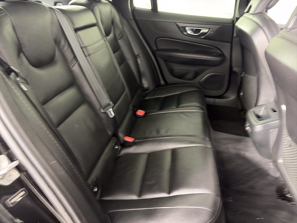 Used 2020 Volvo V60 T5 Cross Country AWD/4WD image 28