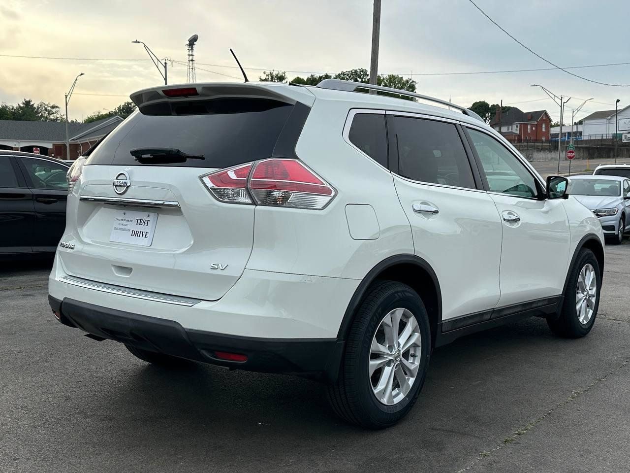 Used 2015 Nissan Rogue SV w/ SV Premium Package FWD image 10