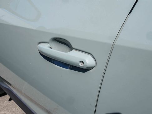 Used 2019 Toyota RAV4 XLE w/ Carpet Mat Package AWD/4WD image 8