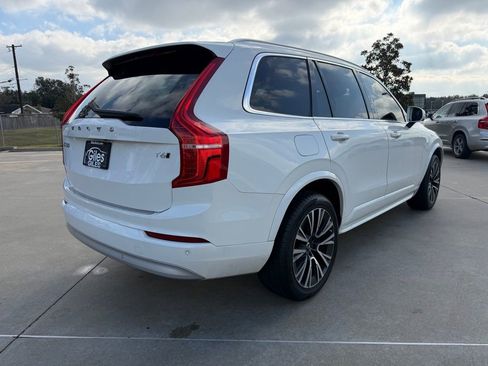 Used 2022 Volvo XC90 T6 Momentum image 5