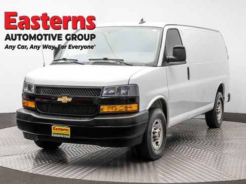 Used 2021 Chevrolet Express 2500 RWD image 1