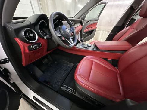 Used 2018 Alfa Romeo Stelvio Ti AWD/4WD image 17