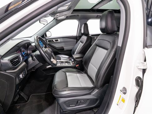 Used 2022 Ford Explorer XLT w/ Equipment Group 202A RWD image 15