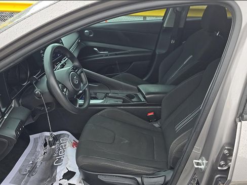 Used 2022 Hyundai Elantra SEL FWD image 8