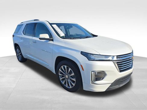 Used 2023 Chevrolet Traverse Premier FWD image 9