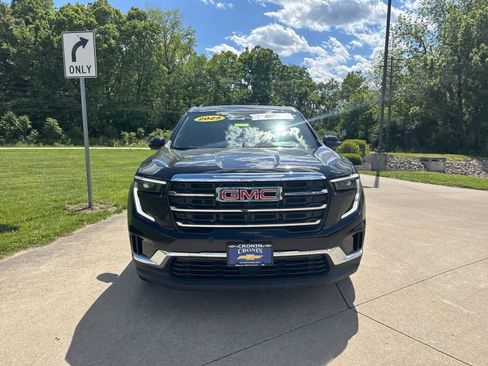 Used 2025 GMC Acadia Elevation FWD image 2