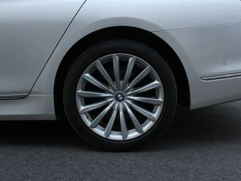 Used 2017 BMW 750i xDrive image 10