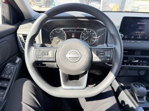 Used 2024 Nissan Rogue SV FWD image 6