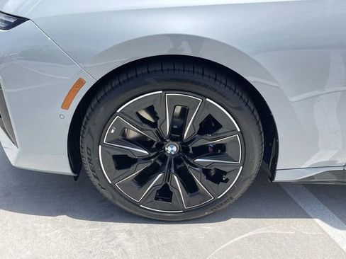 Used 2025 BMW i7 xDrive60 AWD/4WD image 10