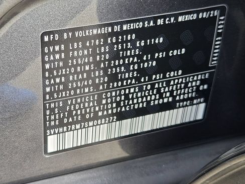 Used 2025 Volkswagen Tiguan SE R-Line FWD image 31