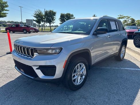 Used 2024 Jeep Grand Cherokee Laredo X w/ Luxury Tech Group I AWD/4WD image 13