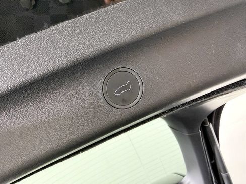 Used 2023 Tesla Model Y Long Range AWD/4WD image 12