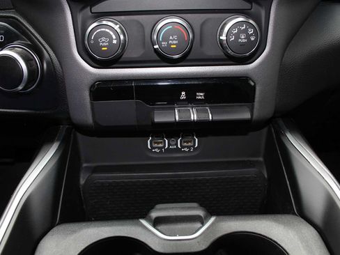 Used 2022 RAM 1500 Big Horn AWD/4WD image 36