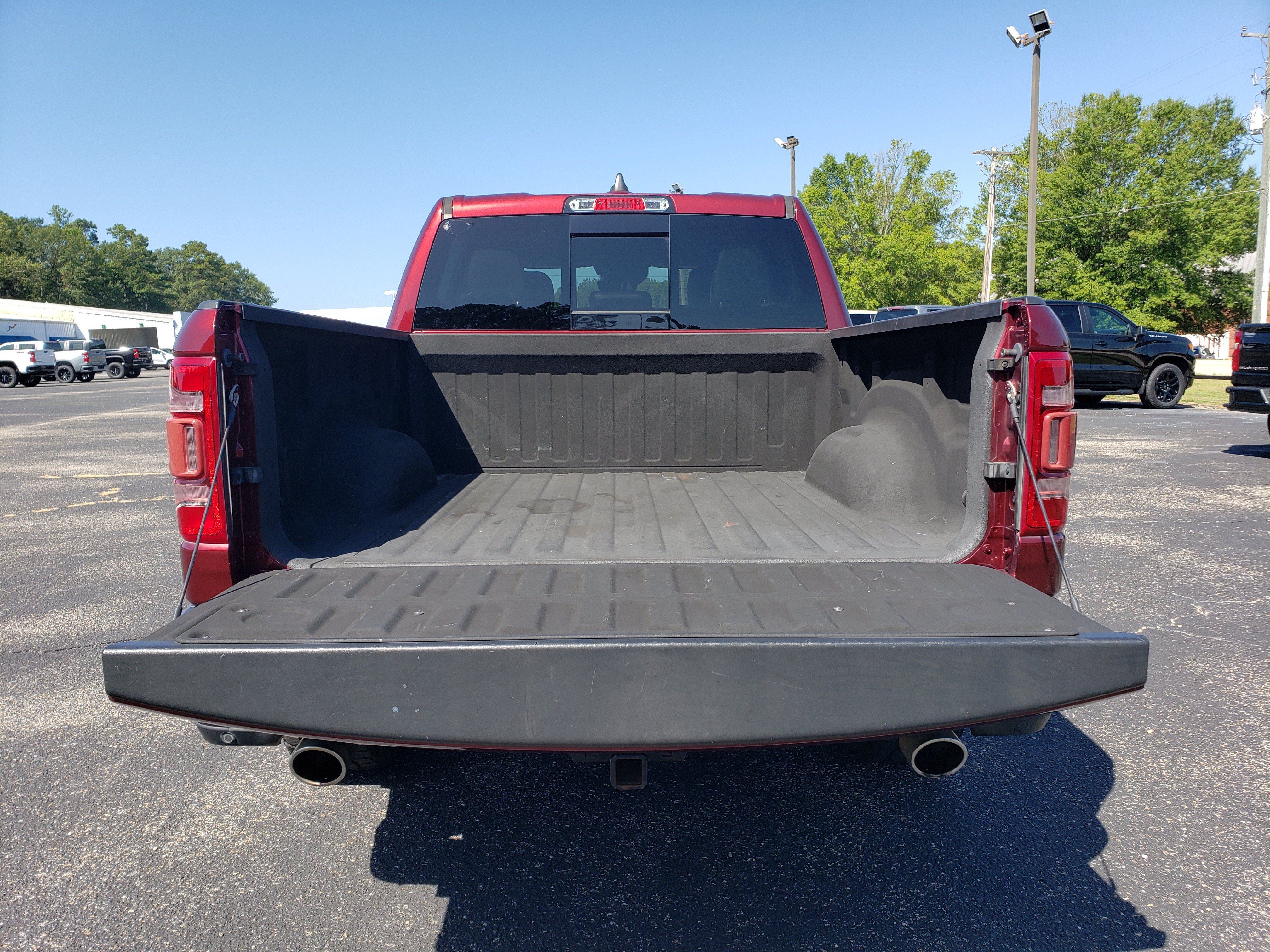 Used 2021 RAM 1500 Laramie w/ Sport Appearance Package AWD/4WD image 9