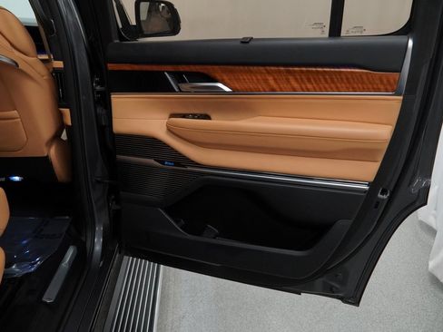 Used 2022 Jeep Grand Wagoneer Series III image 47