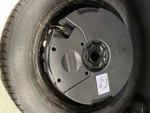 Used 2023 Volkswagen Atlas Cross Sport SEL Premium R-Line image 37