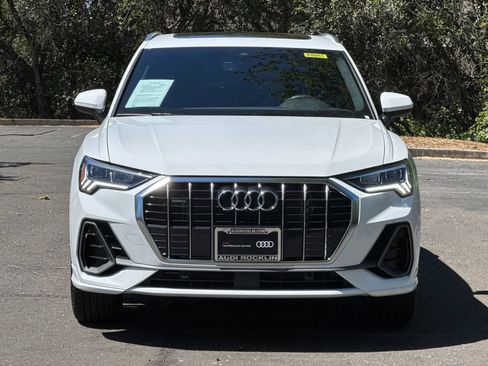 Certified 2025 Audi Q3 2.0T Premium w/ Convenience Package AWD/4WD image 10