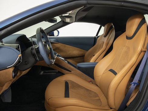 Certified 2025 Ferrari Roma Spider RWD image 5