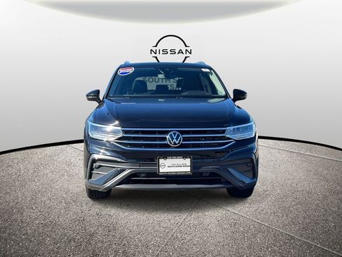 Used 2022 Volkswagen Tiguan SE image 2