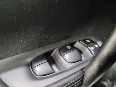 Used 2018 Nissan Rogue SV AWD/4WD image 27