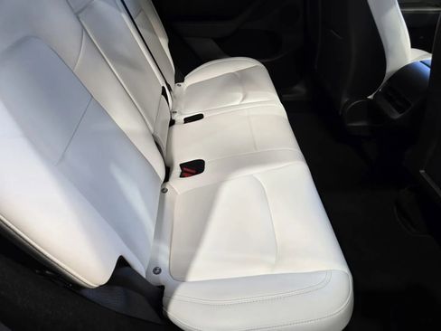 Used 2023 Tesla Model Y Performance AWD/4WD image 9