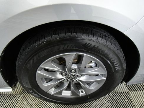 Used 2021 Toyota Sienna XLE image 17