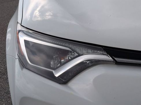 Used 2017 Toyota RAV4 LE FWD image 10