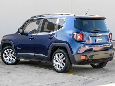 Used 2017 Jeep Renegade Latitude w/ Cold Weather Group image 8