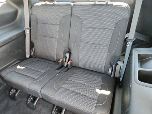 Used 2021 GMC Acadia SLE w/ Driver Convenience Package image 17