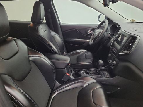 Used 2019 Jeep Cherokee Latitude Plus w/ Comfort/Convenience Group image 21