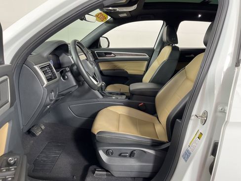 Used 2022 Volkswagen Atlas Cross Sport SE w/ Panoramic Sunroof Package image 22